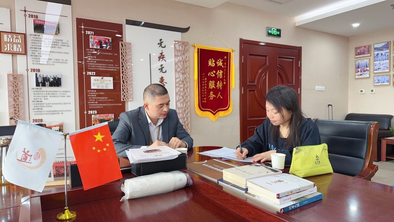 热烈欢迎浙江吕女士正式签约加盟经道国医养生！