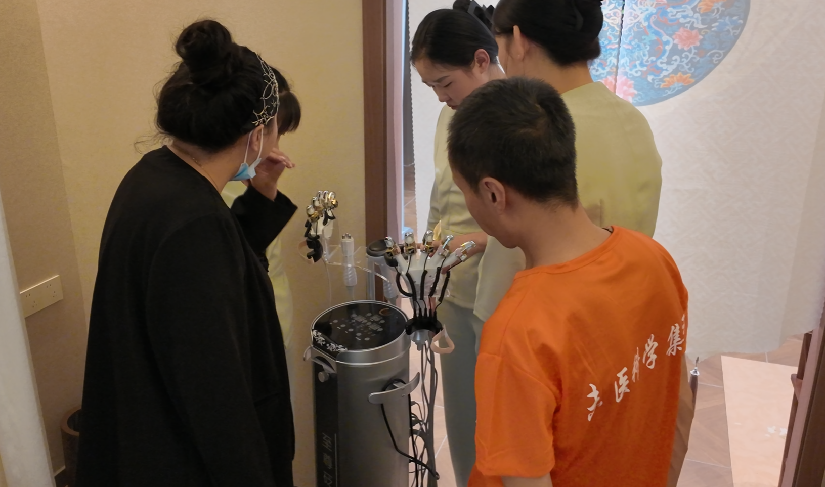 热烈祝贺崔总斩获西宁&成都双城代理权！经道国医品质赢市场，续写新辉煌！